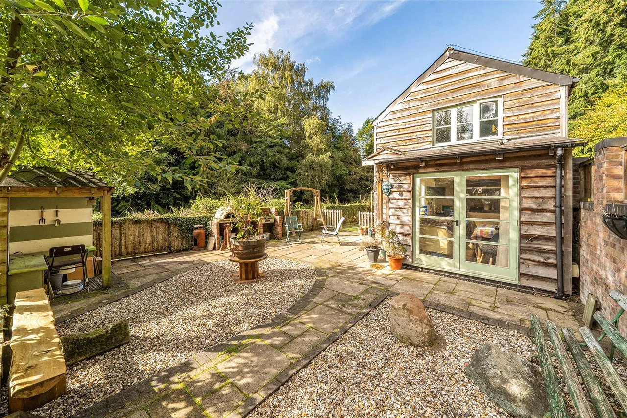 2 bed house for sale, Kinsley Road, Knighton, LD7