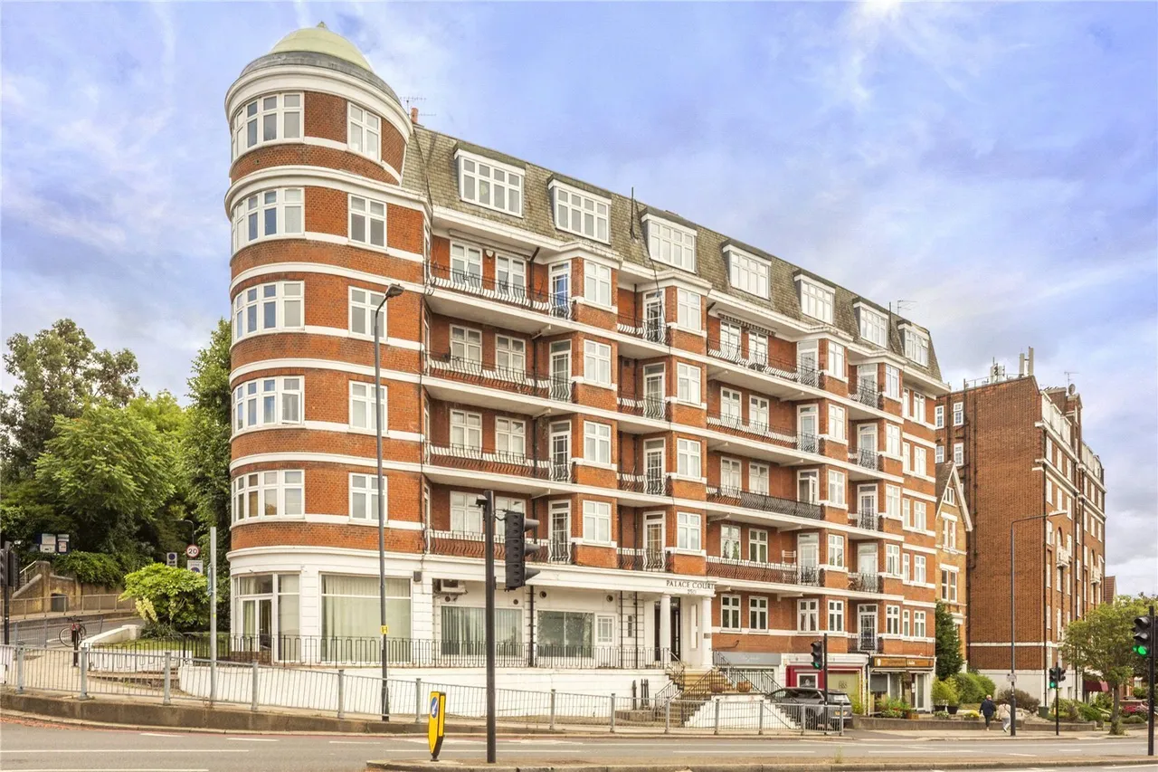 Finchley Road, London, NW3, photo 13