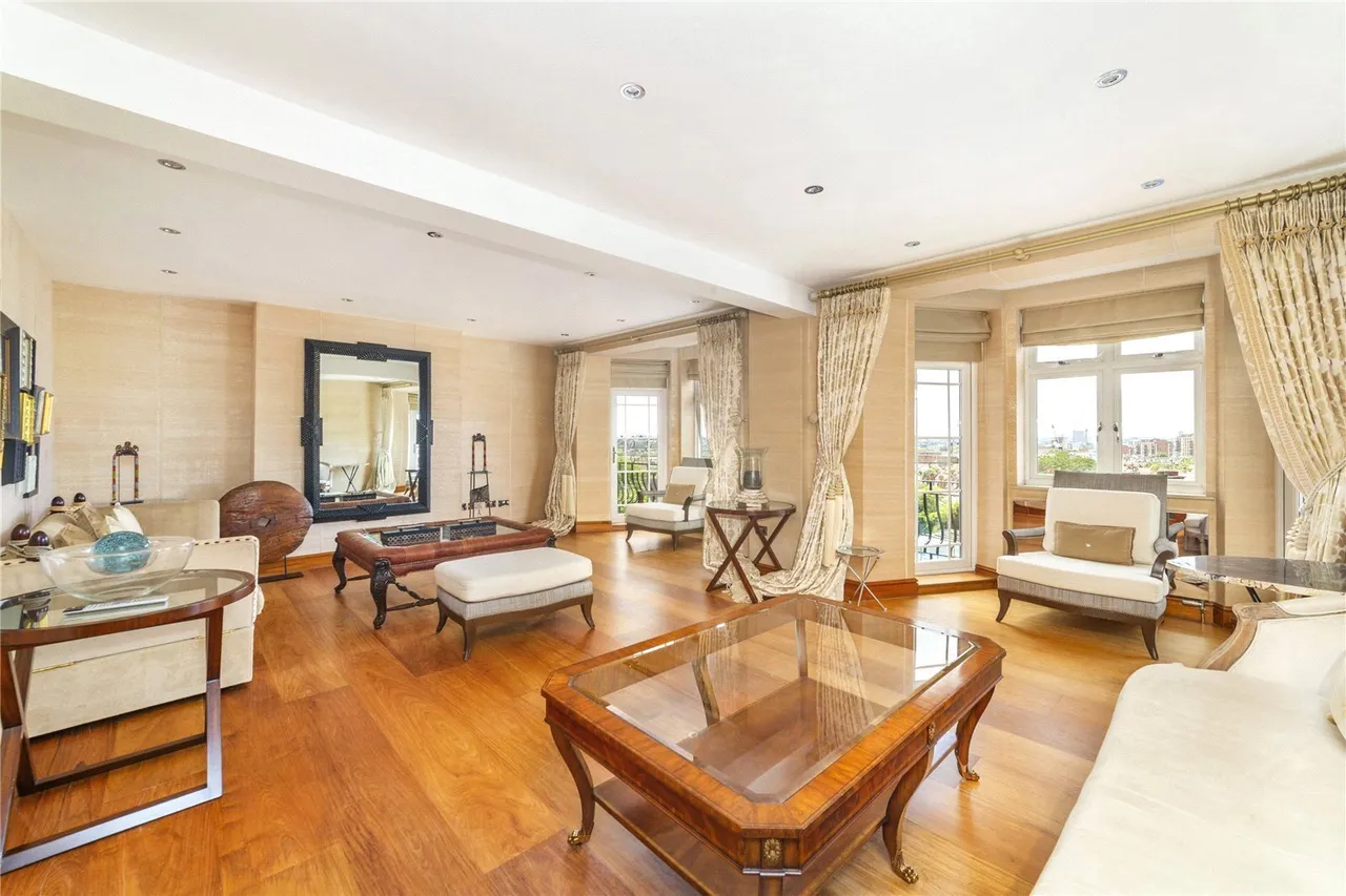 3 bed flat to rent, Finchley Road, London, NW3