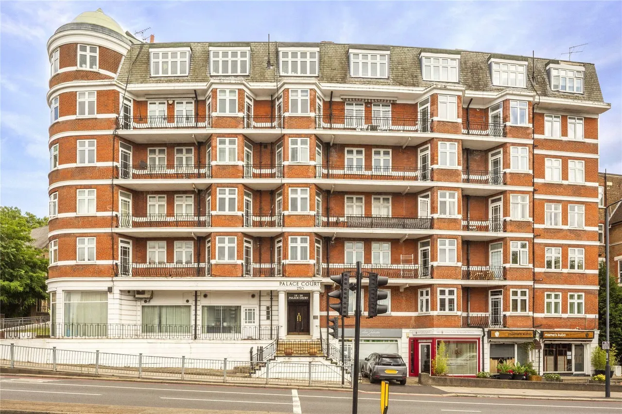 Finchley Road, London, NW3, photo 15