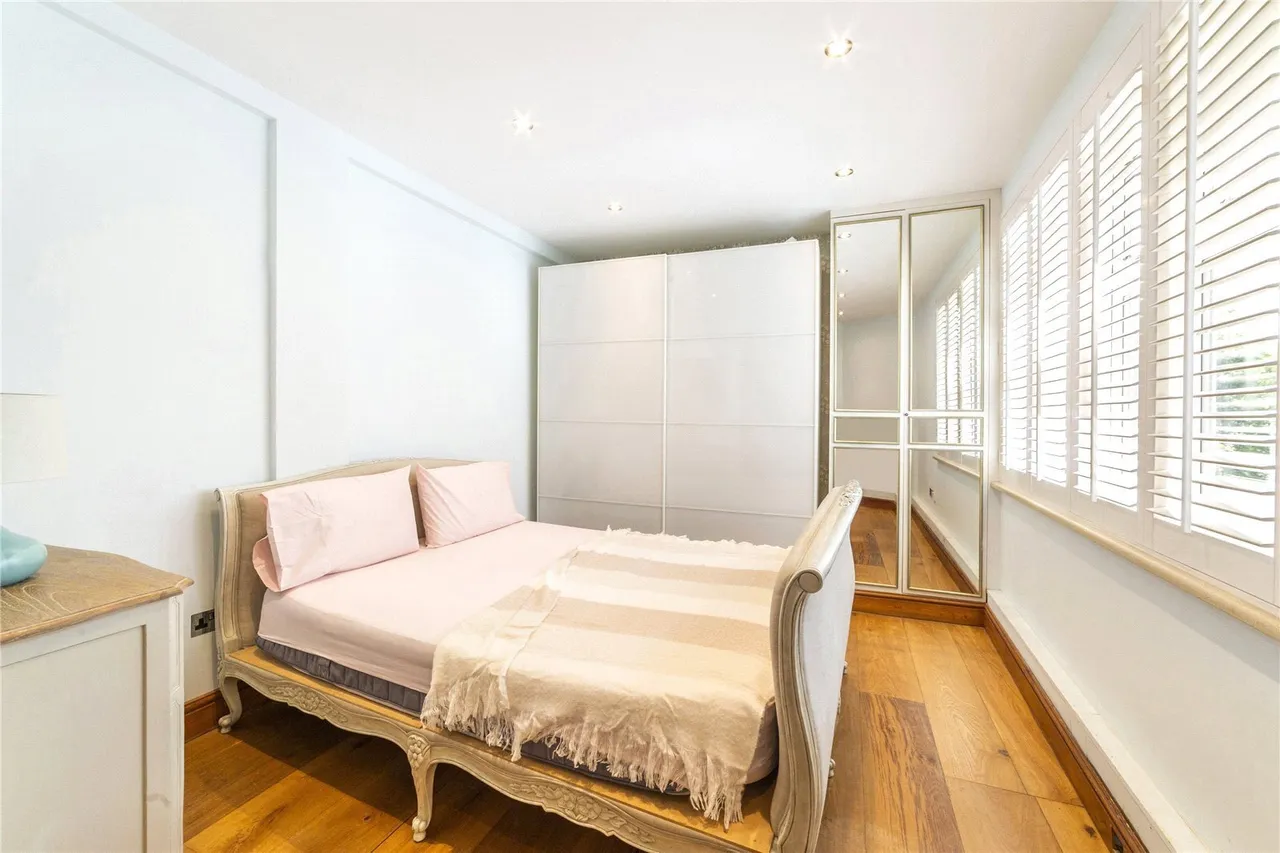Finchley Road, London, NW3, photo 12
