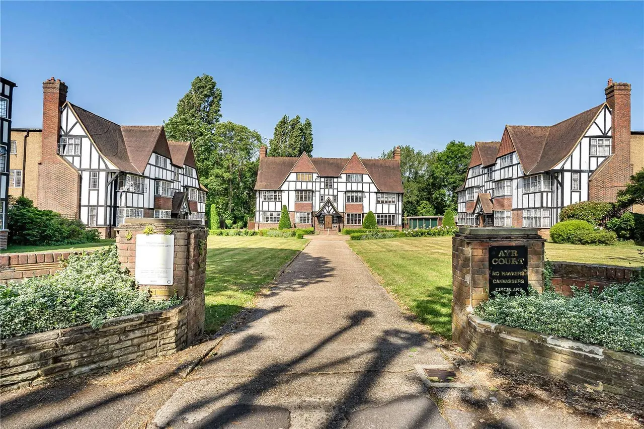 Monks Drive, London, W3 0EA, photo 2