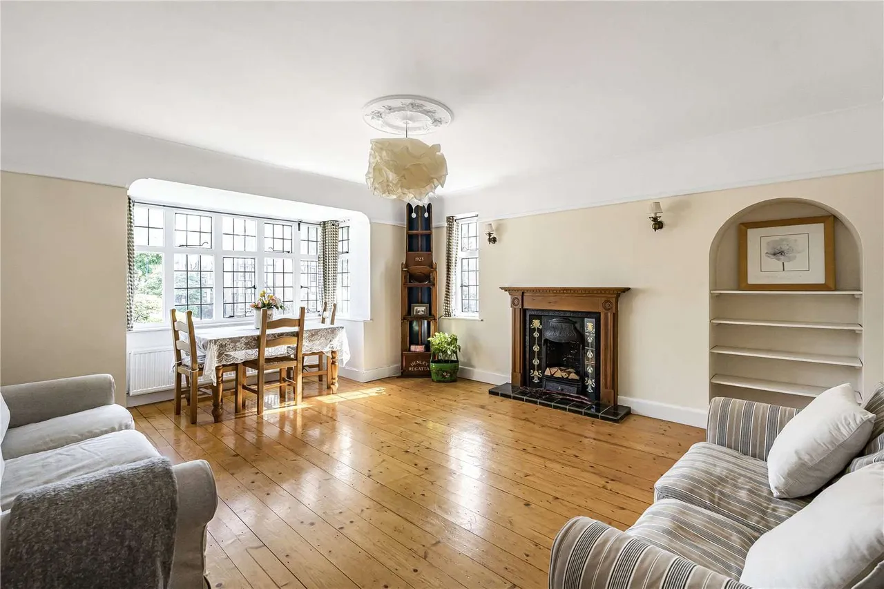 3 bed flat for sale — Monks Drive, London, W3 0EA