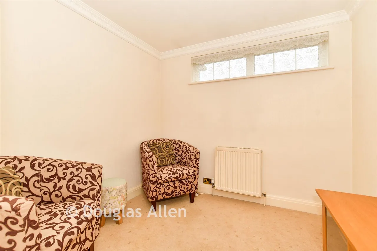 Beverley Gardens, Hornchurch, RM11, photo 5