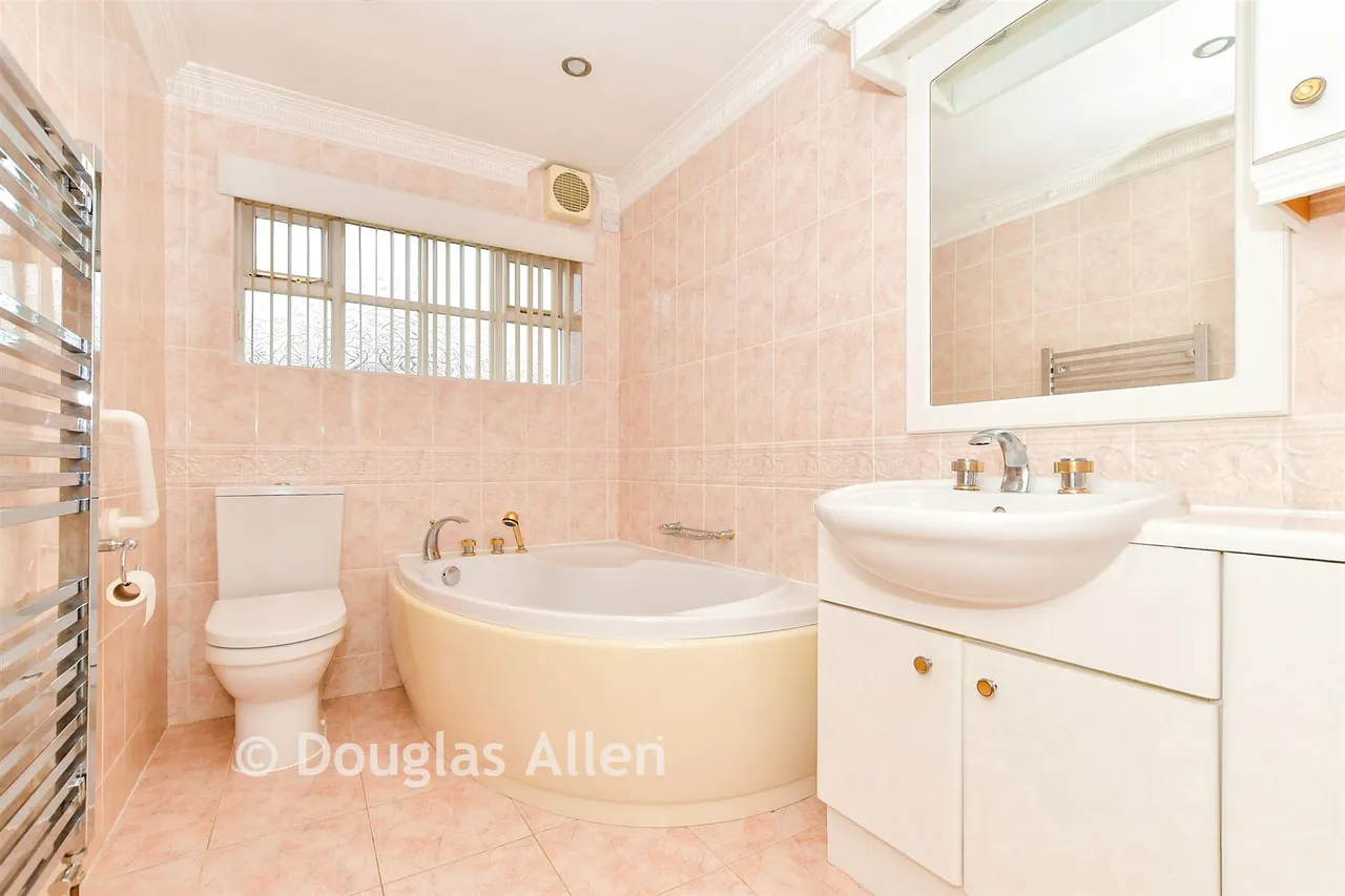 Beverley Gardens, Hornchurch, RM11, photo 14