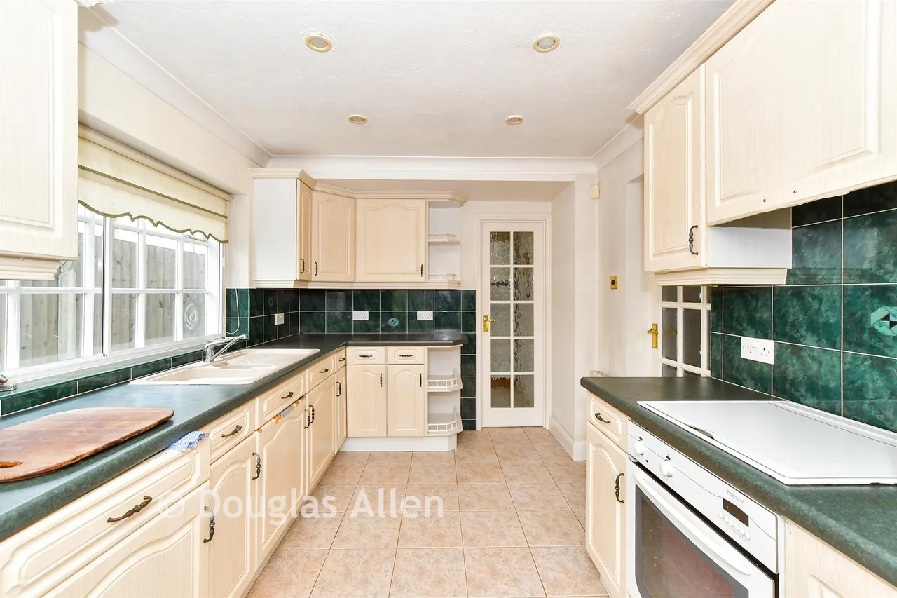 Beverley Gardens, Hornchurch, RM11, photo 6