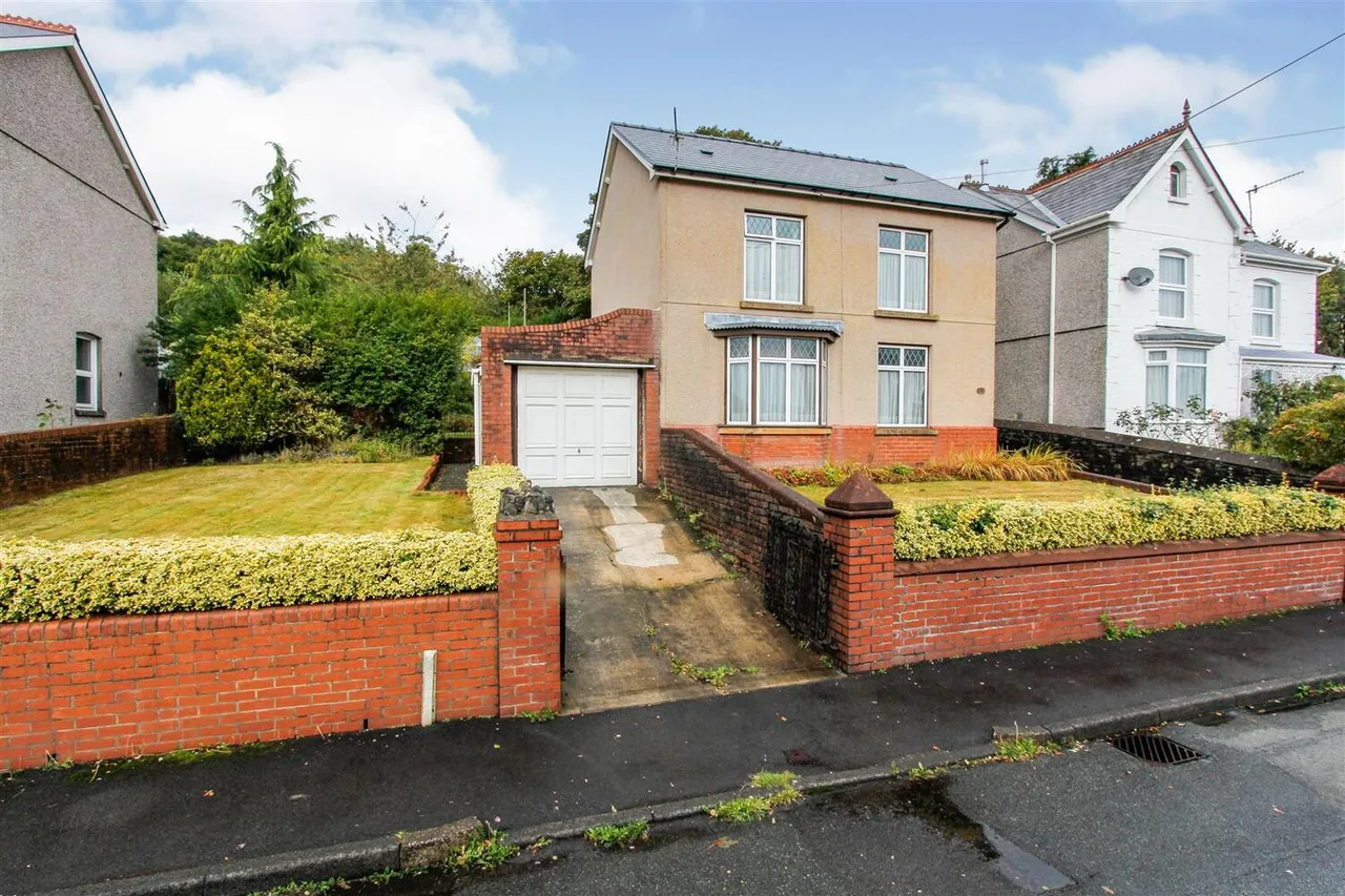 3 bed house for sale — , Clare Road, Ystalyfera, Swansea