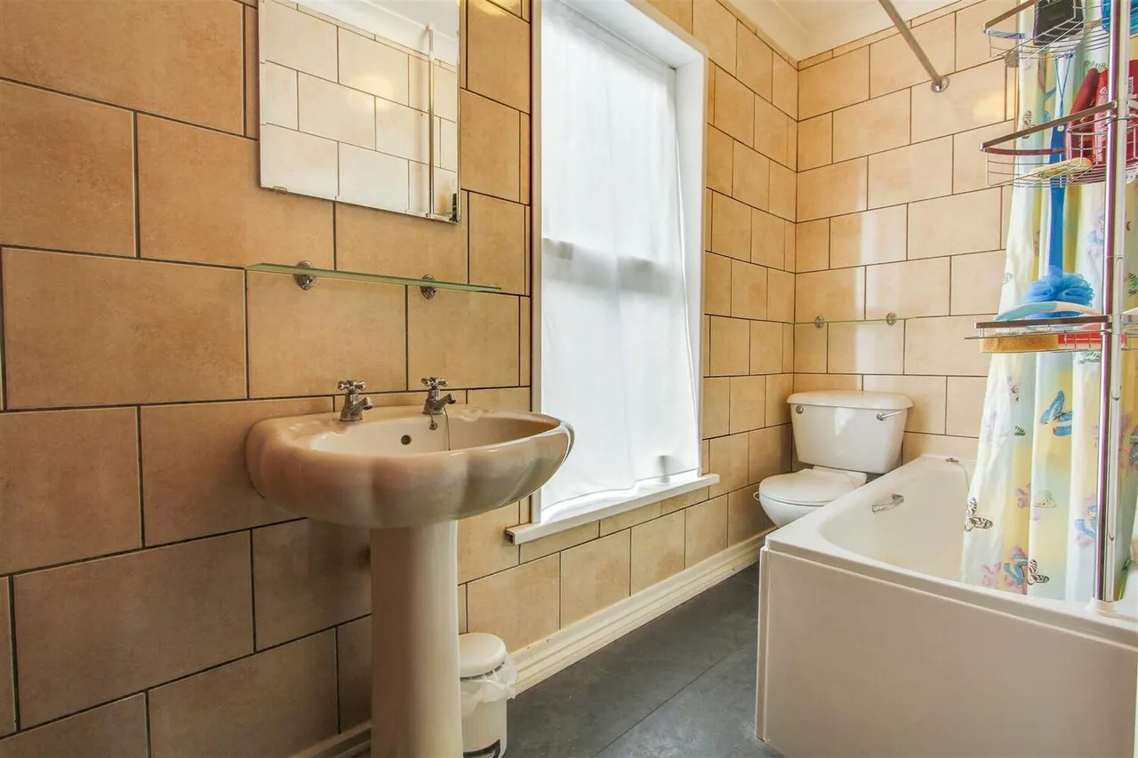 , Clare Road, Ystalyfera, Swansea, photo 7