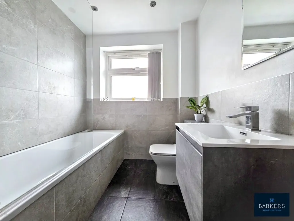Southcroft Drive, Birkenshaw BD11 2DE, photo 7