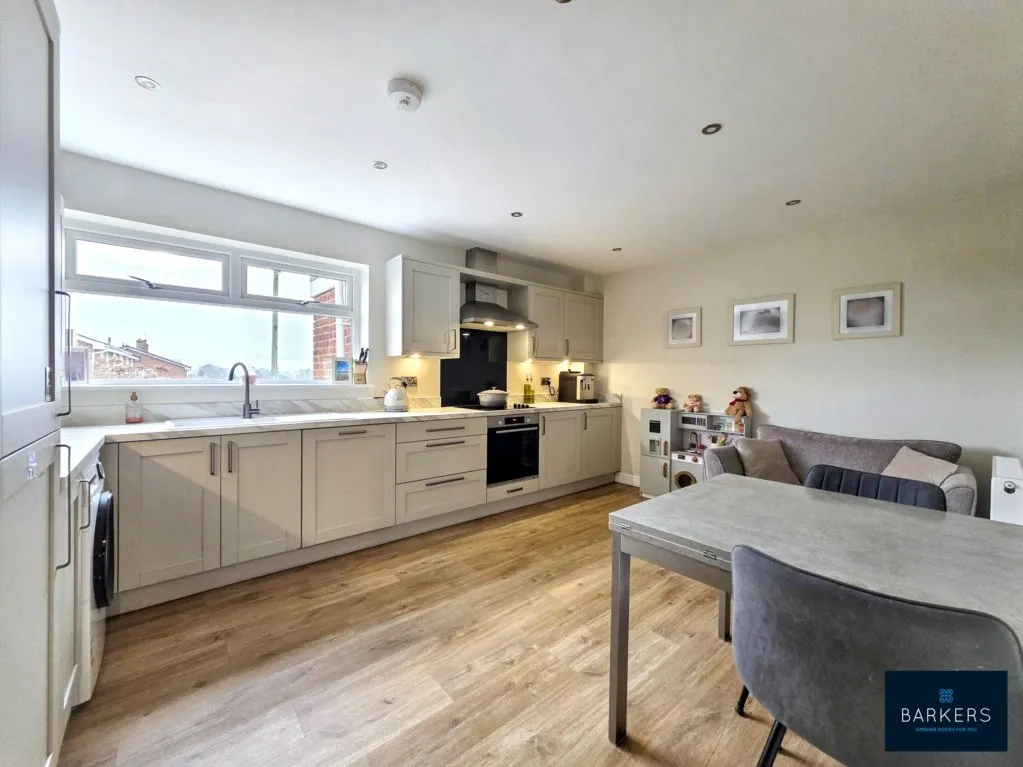 Southcroft Drive, Birkenshaw BD11 2DE, photo 3