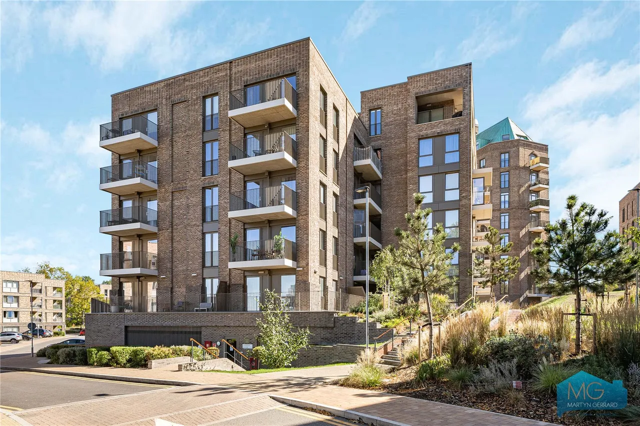 Medawar Drive, London, NW7, photo 2
