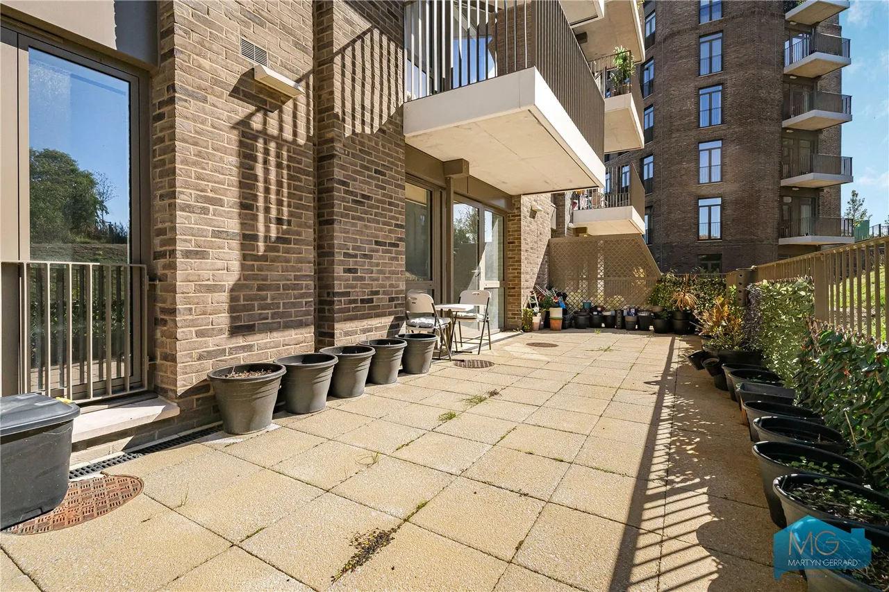 Medawar Drive, London, NW7, photo 6