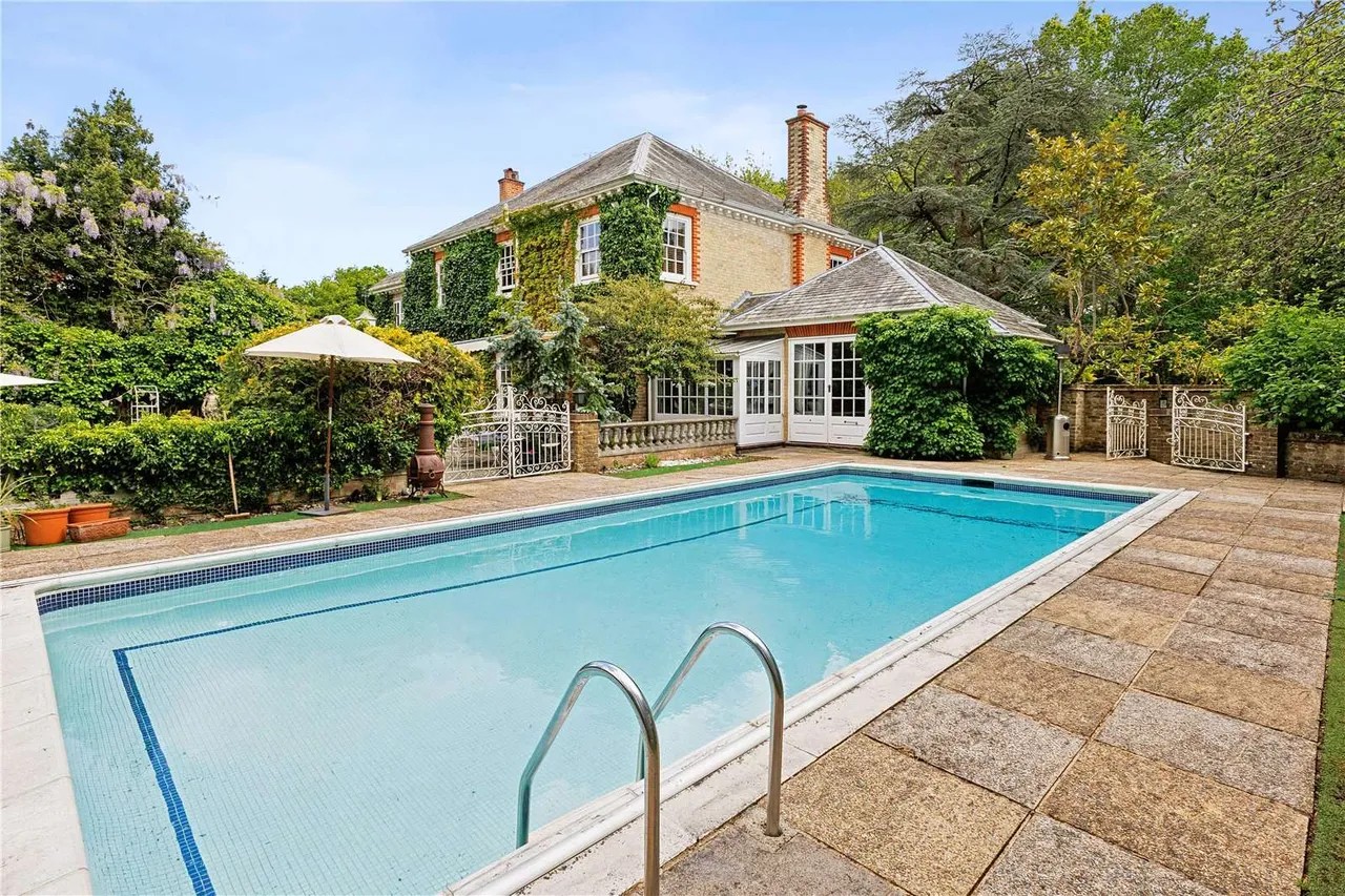 Sandpit Hall Road, Chobham, GU24, photo 2