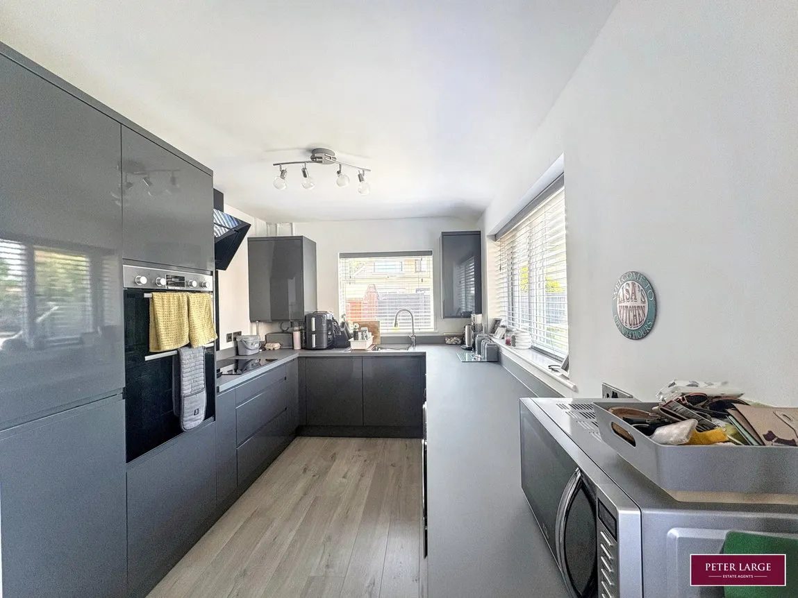 Weaver Avenue, Rhyl, Denbighshire, LL18 4HN, photo 4