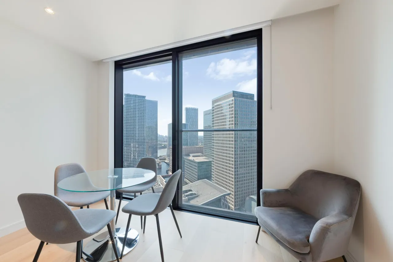 1 bed flat for sale, Hampton Tower, South Quay Plaza, E14