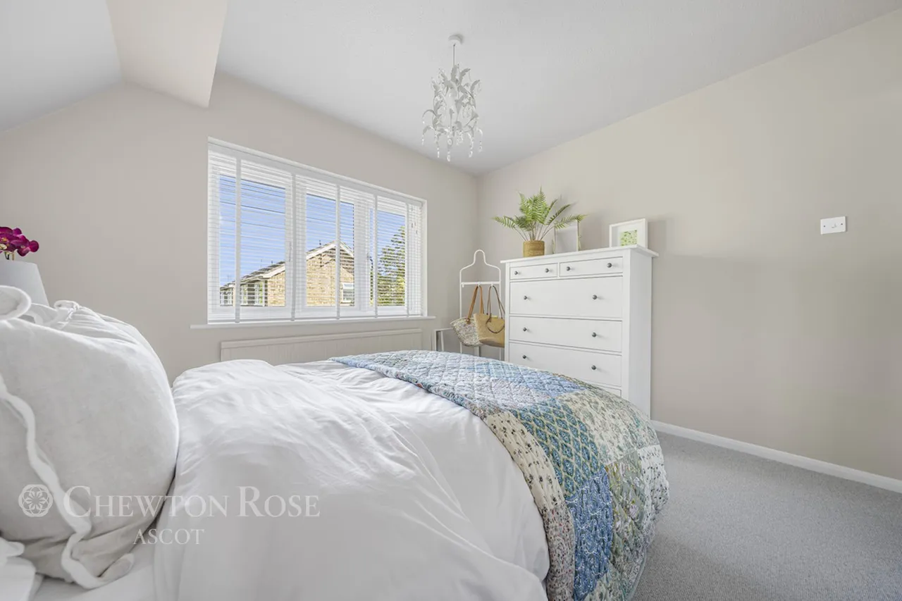 Gainsborough Drive, Ascot, photo 12