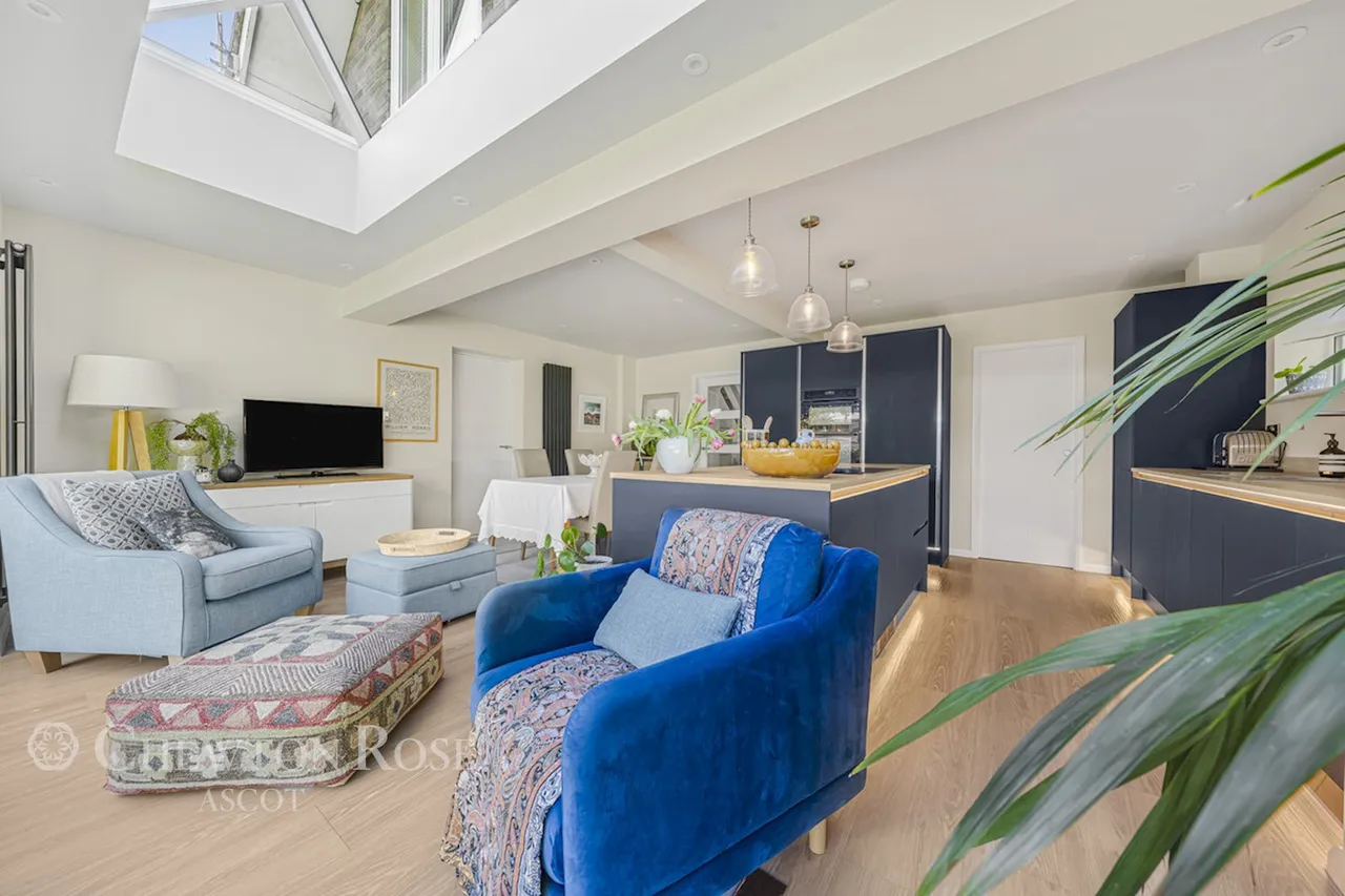 Gainsborough Drive, Ascot, photo 3
