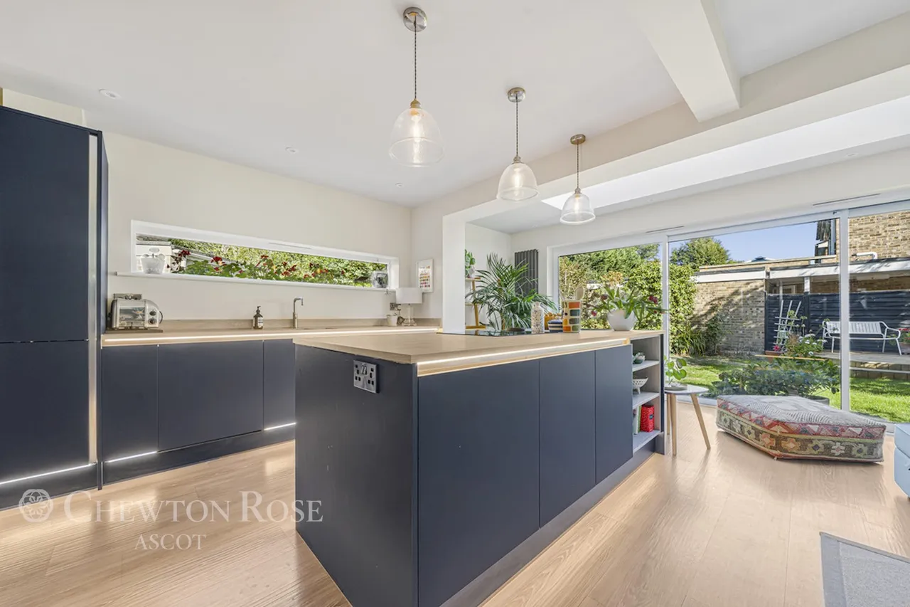 Gainsborough Drive, Ascot, photo 2