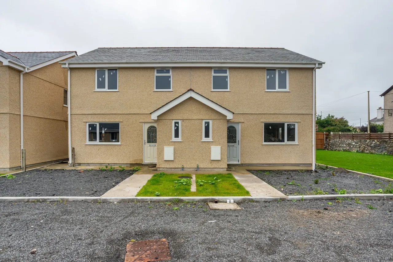 3 bed house for sale, Cae'r Eglwys, Llanrug