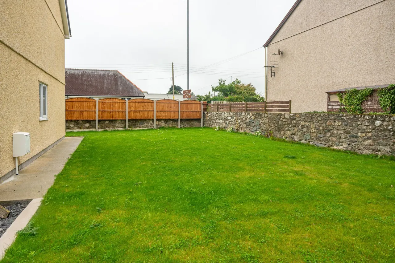 Cae'r Eglwys, Llanrug, photo 3