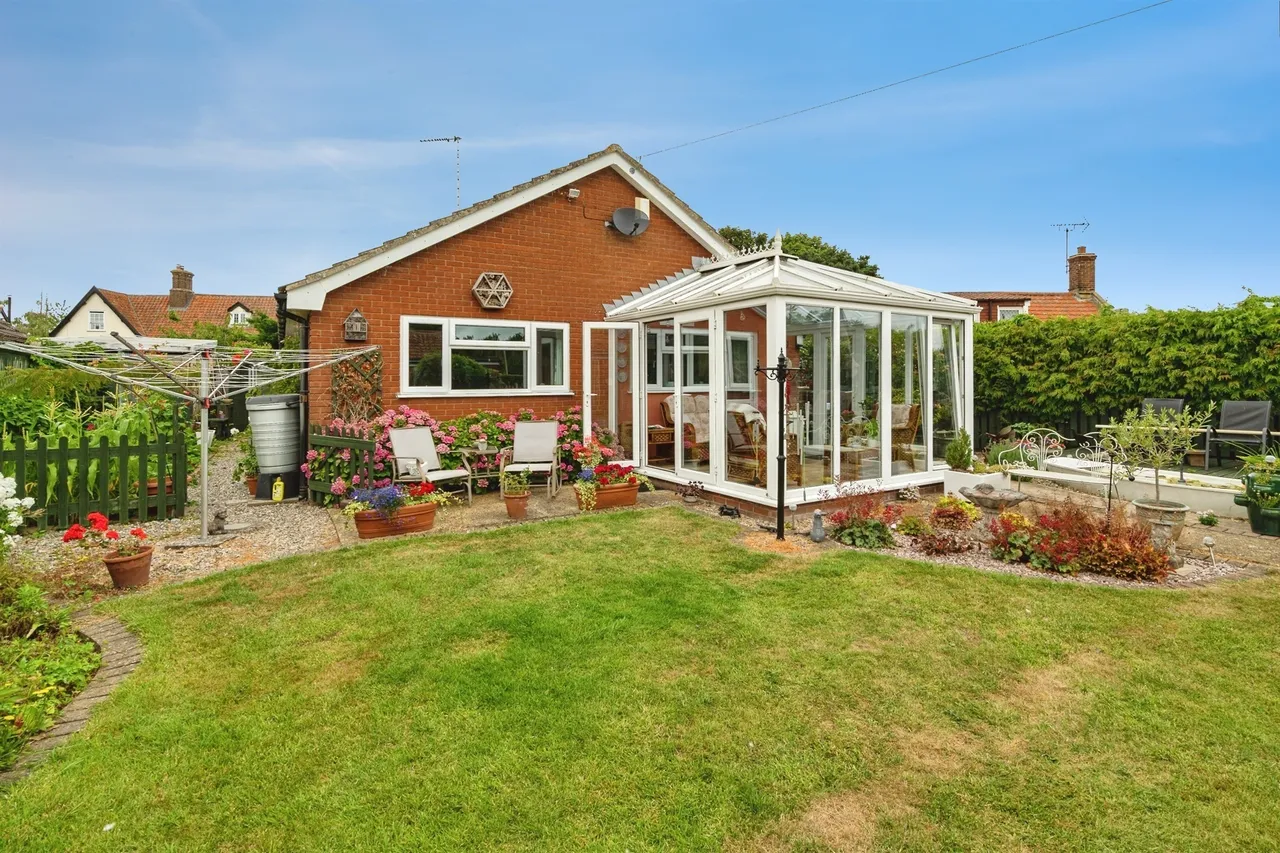 3 bed house for sale, Low Road, Haddiscoe, NR14