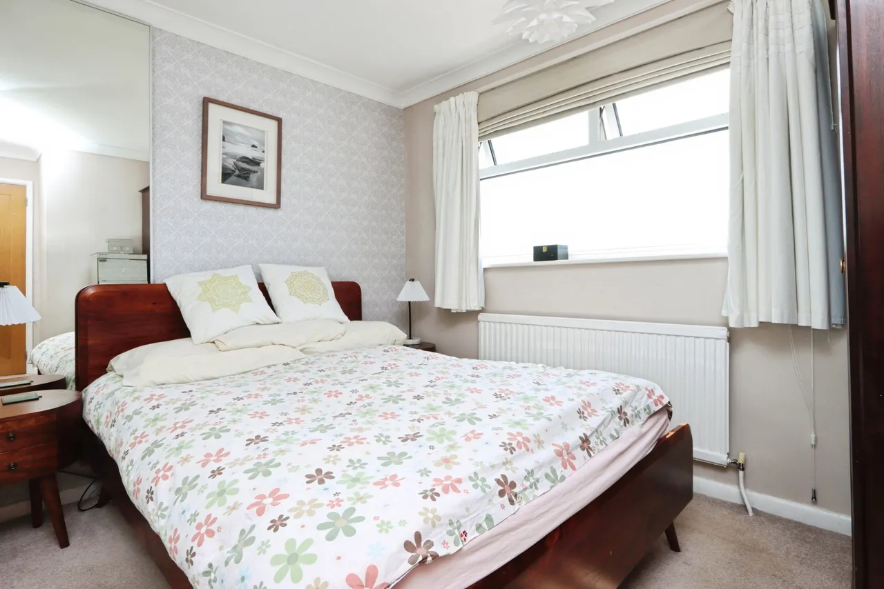 Buckingham Close, Dronfield, photo 11