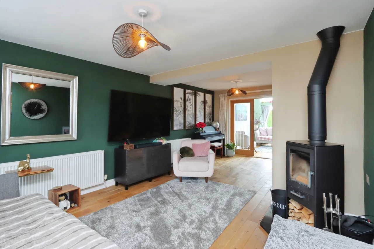 Buckingham Close, Dronfield, photo 2