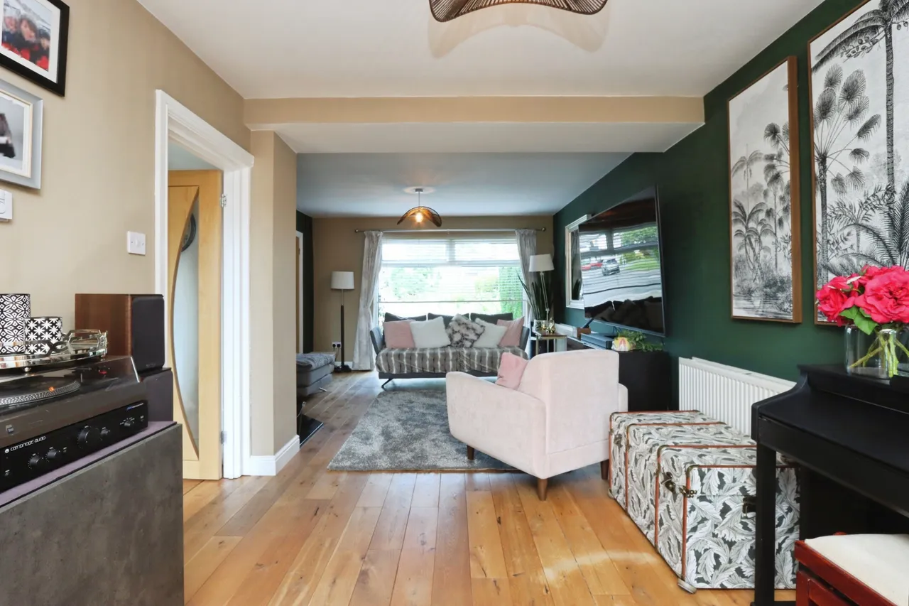 Buckingham Close, Dronfield, photo 3