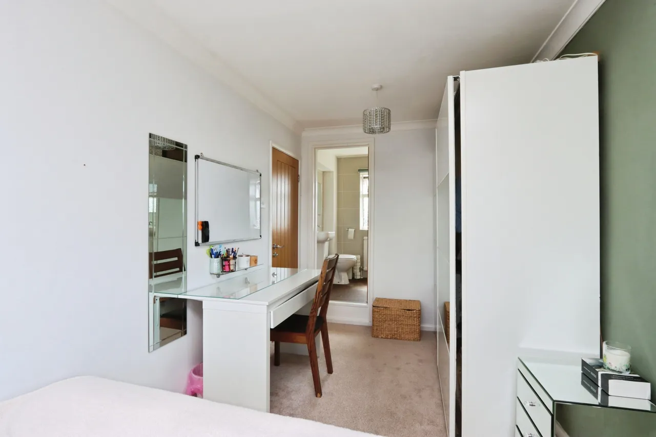 Buckingham Close, Dronfield, photo 9