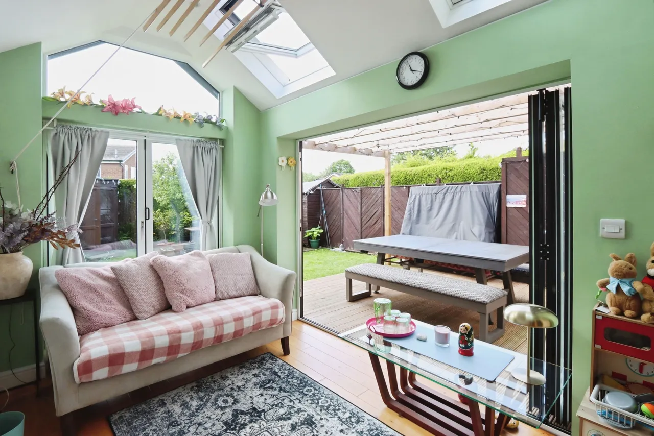 Buckingham Close, Dronfield, photo 6