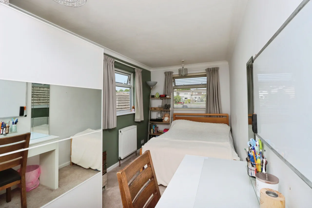 Buckingham Close, Dronfield, photo 8