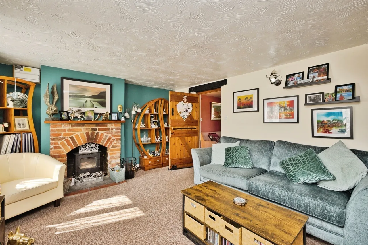 Warminster Road, Westbury, photo 6