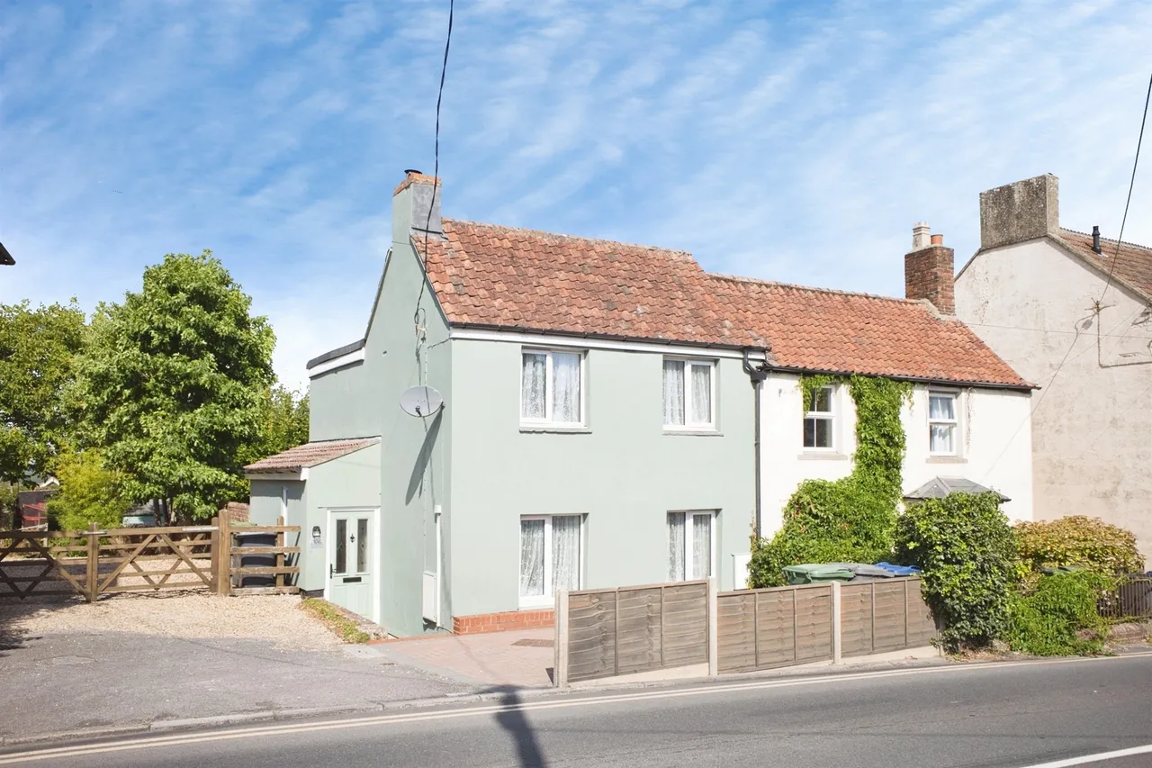 2 bed house for sale — Warminster Road, Westbury