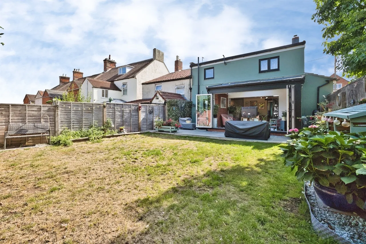 Warminster Road, Westbury, photo 11
