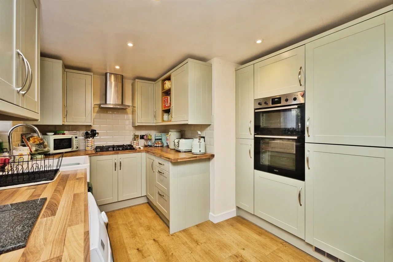 Warminster Road, Westbury, photo 5