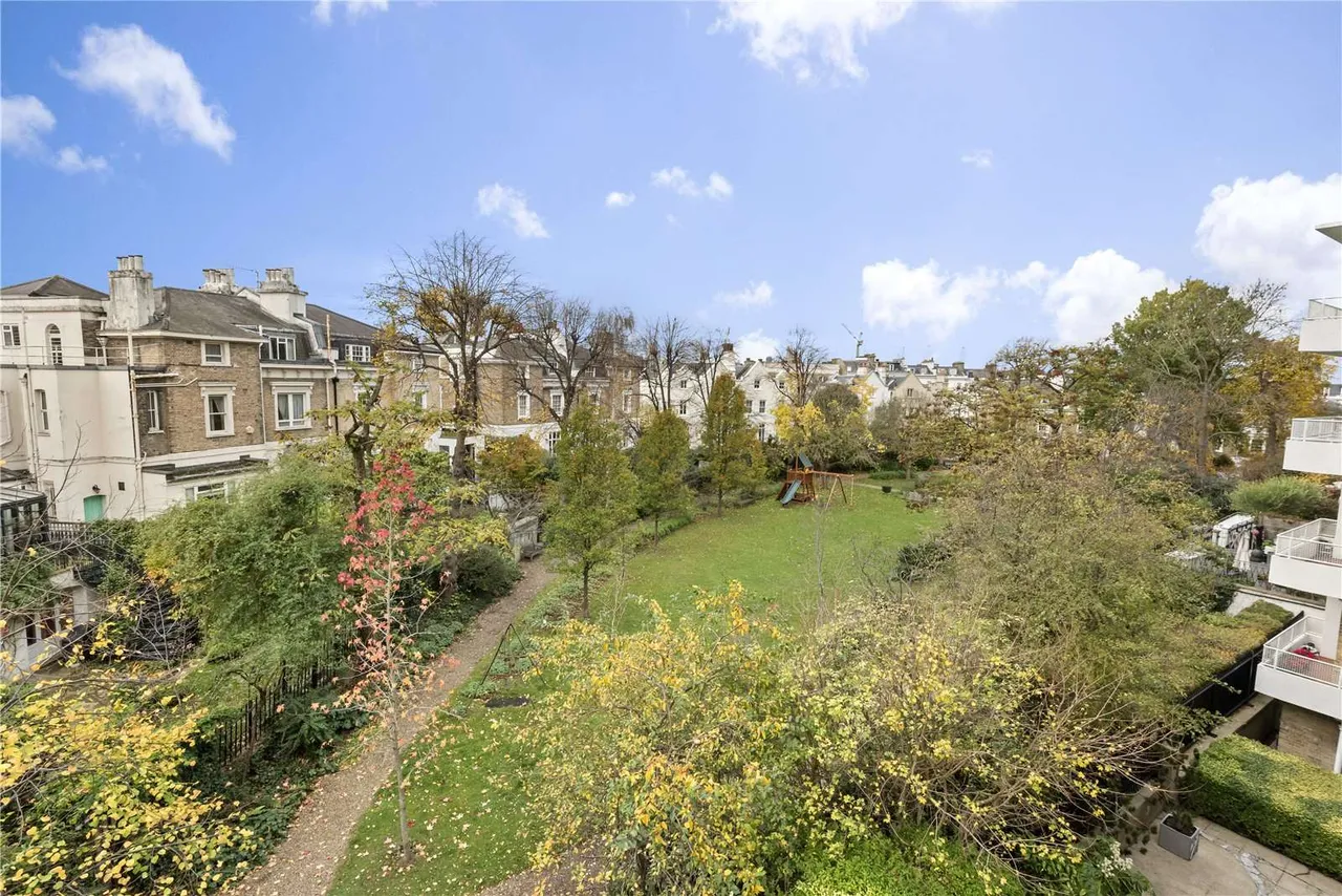 Ladbroke Grove, London, W11, photo 9