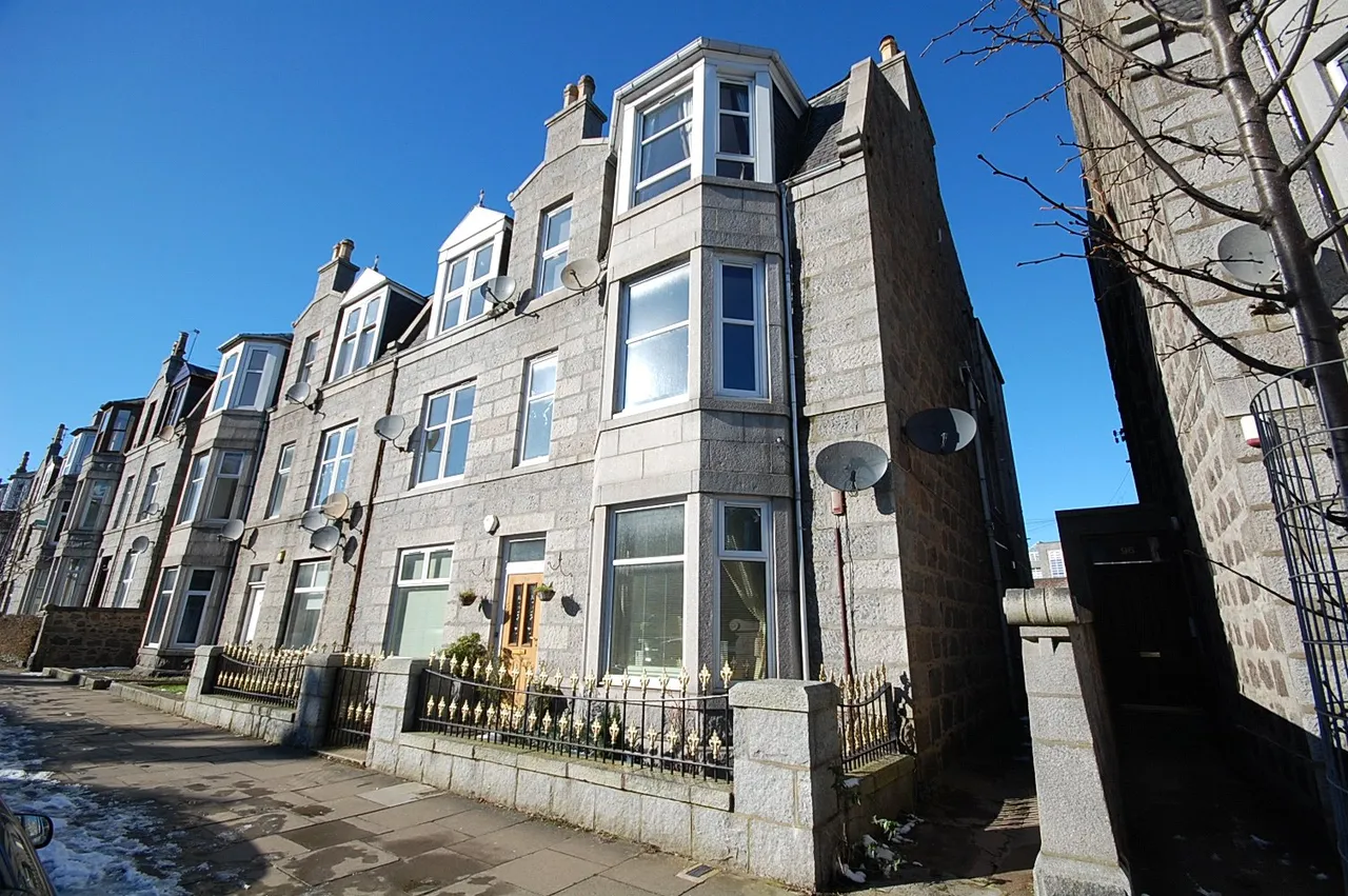 2 bed flat to rent, Union Grove, West End, AB10