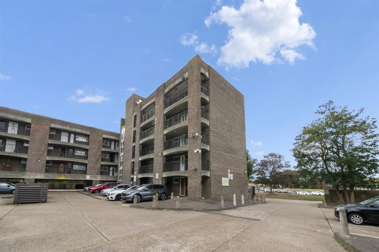 Harris Close, Heston, photo 8