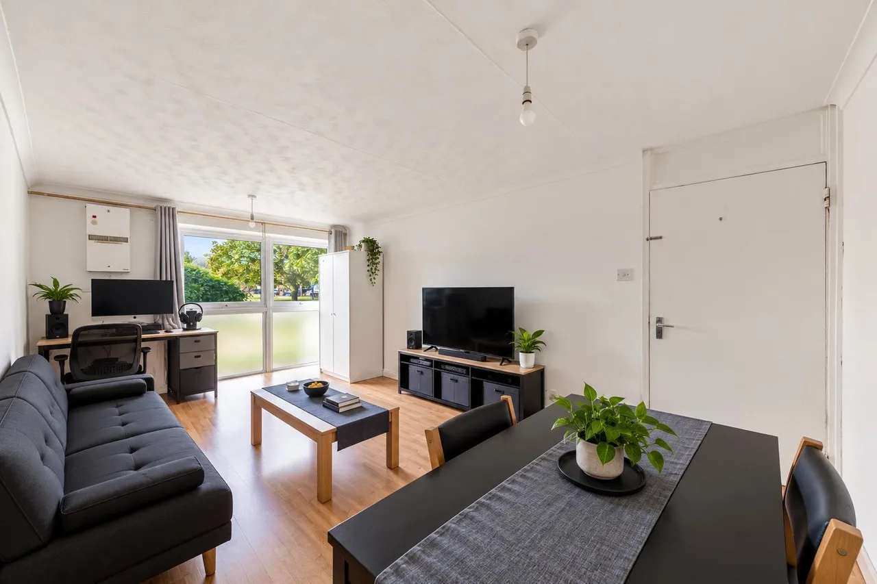 Harris Close, Heston, photo 2