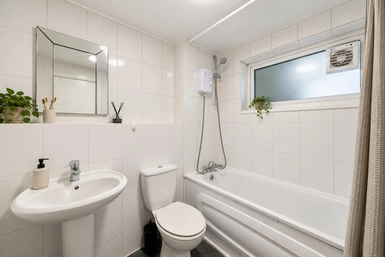 Harris Close, Heston, photo 6