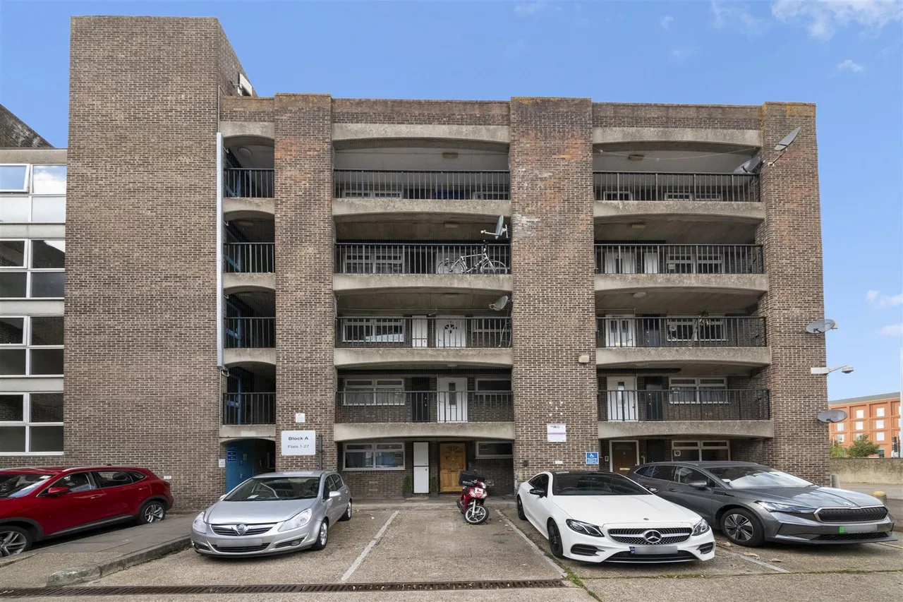 1 bed flat for sale, Harris Close, Heston