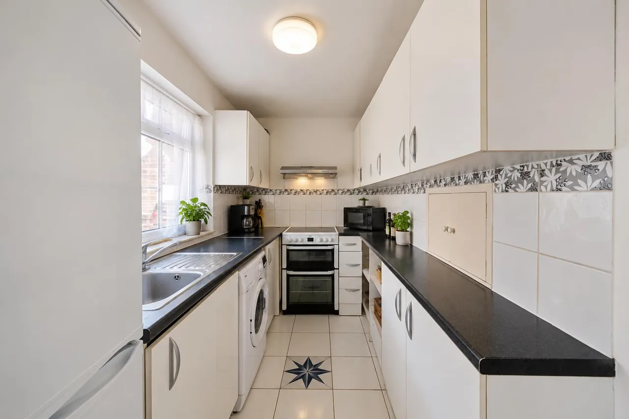 Harris Close, Heston, photo 3