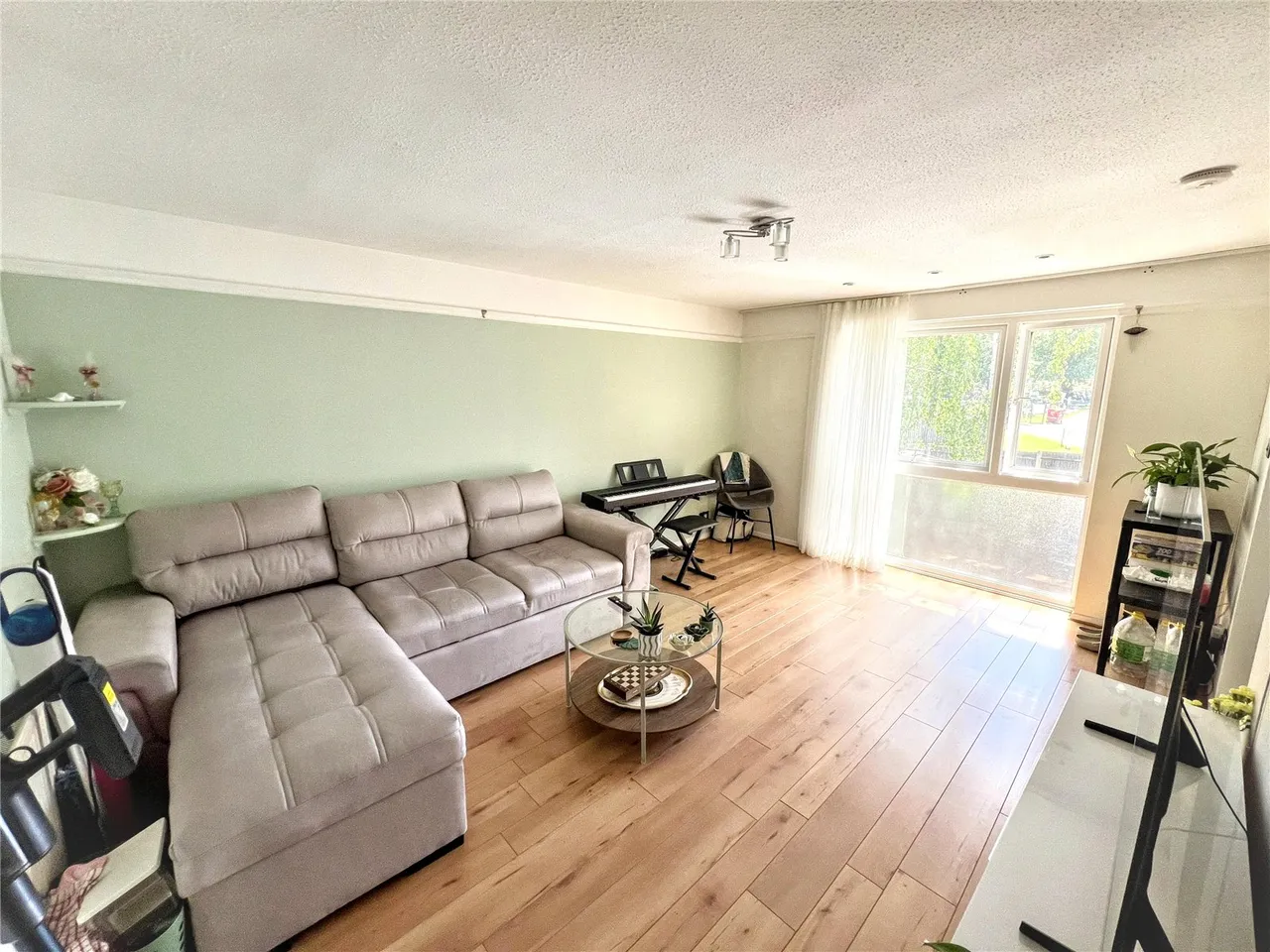 Brunswick Park Road, New Southgate, London, Greater London, N11 1EZ, photo 2