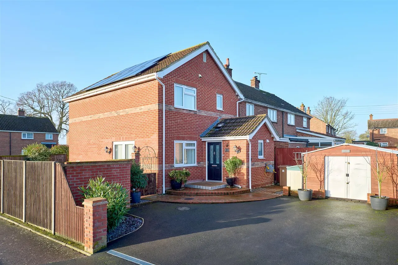 3 bed house for sale, Grove End, Stradbroke, IP21