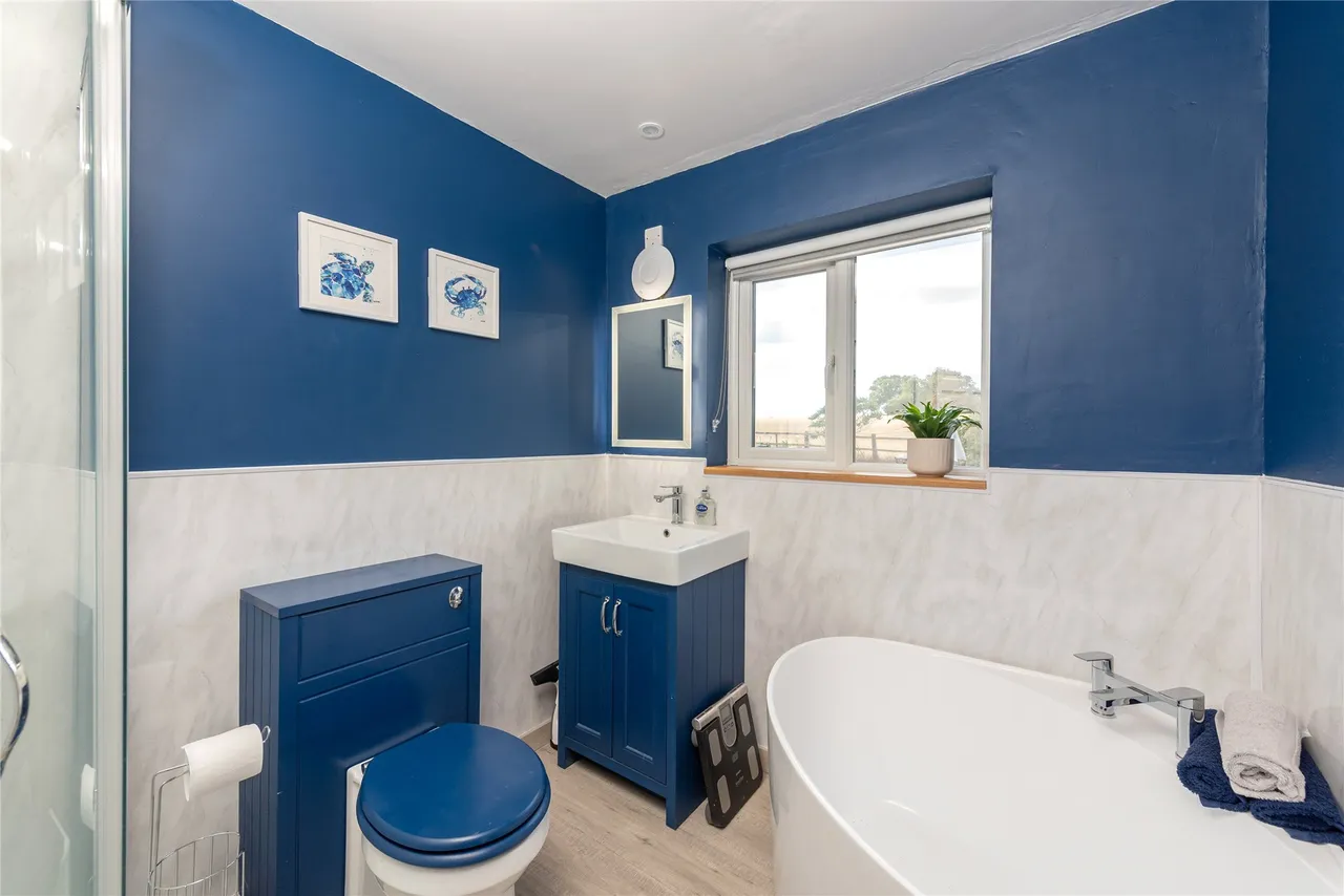 Town End Crescent, Stoke Goldington, MK16, photo 6