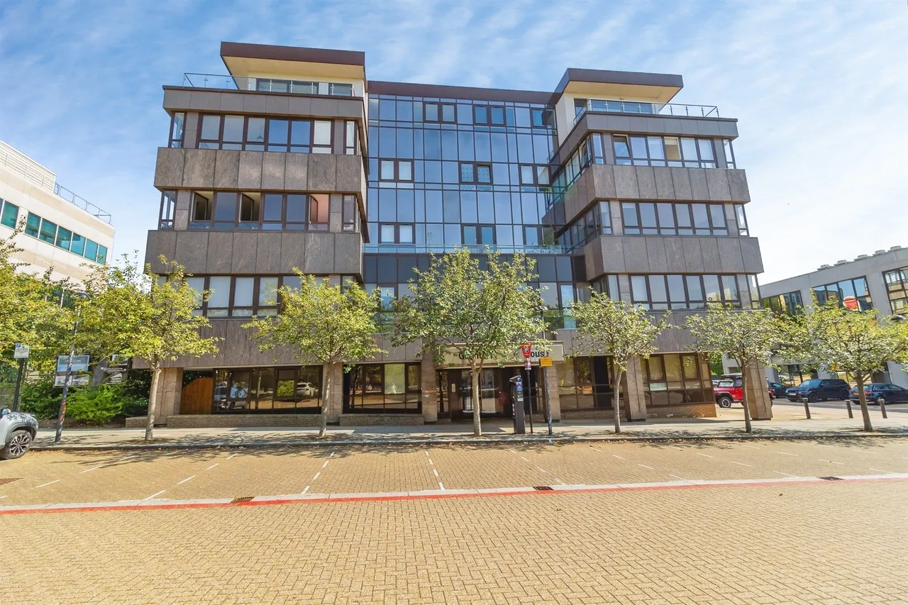 2 bed flat for sale, Silbury Boulevard, Milton Keynes, MK9