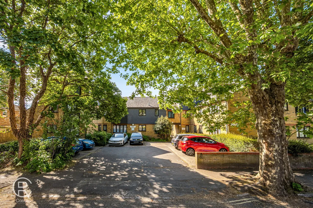 Greenford Avenue, London, W7 1LZ, photo 2