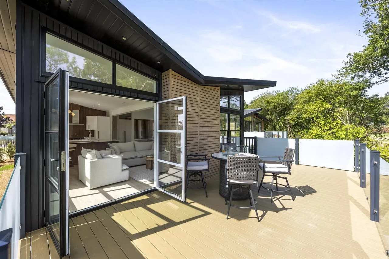 Bluebell Park, Sumners Ponds, Barns Green, Horsham, photo 2
