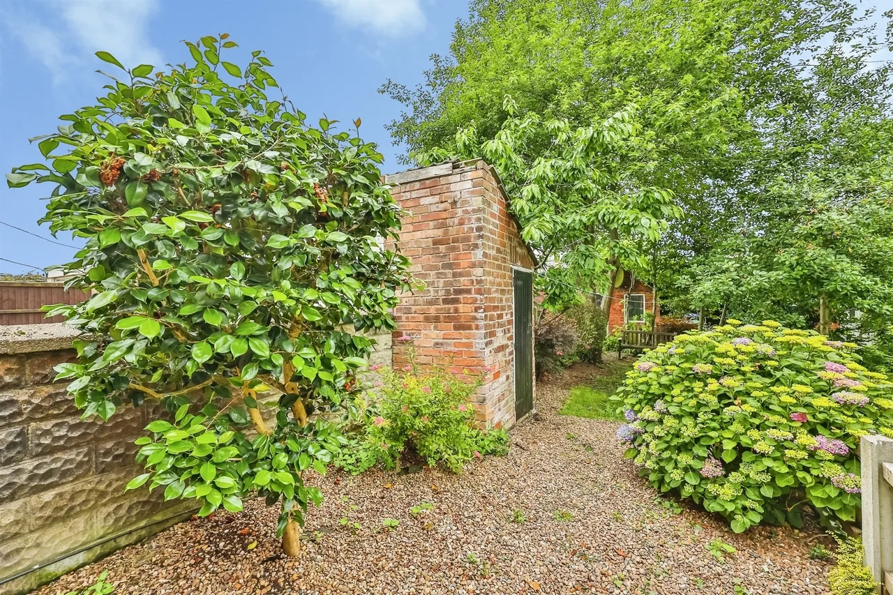 Mansfield Road, Underwood, NG16, photo 18