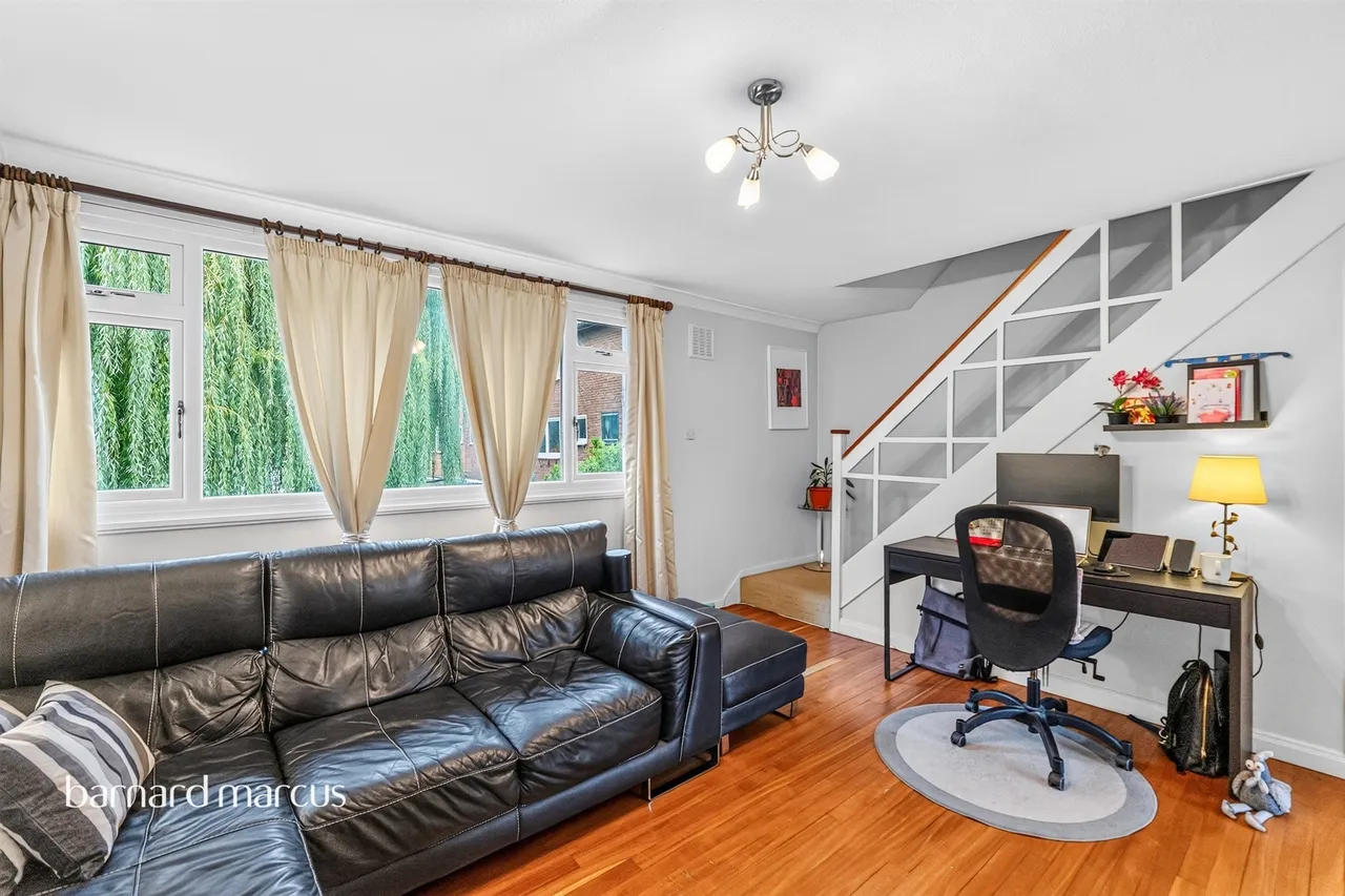 Courtlands Avenue, London, photo 3